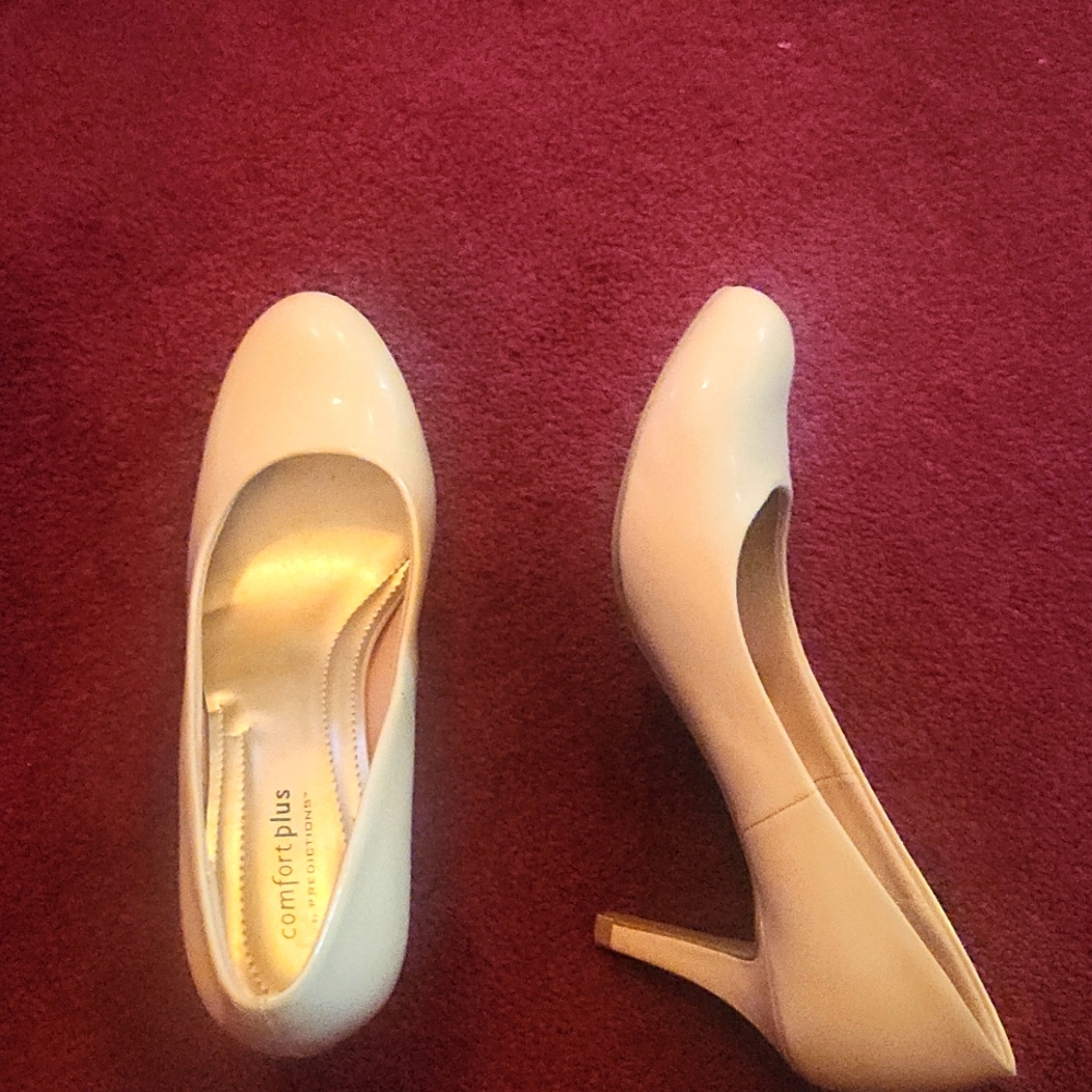 Ladies pumps